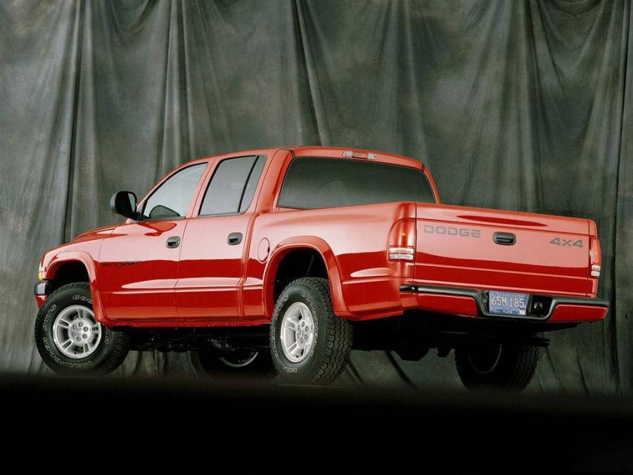  Dodge Dakota Sport Quad Cab 2000 года  (фото 2 из 22)